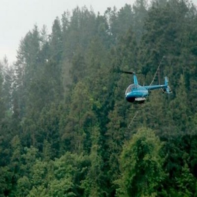 航空护林农林飞防直升机作业