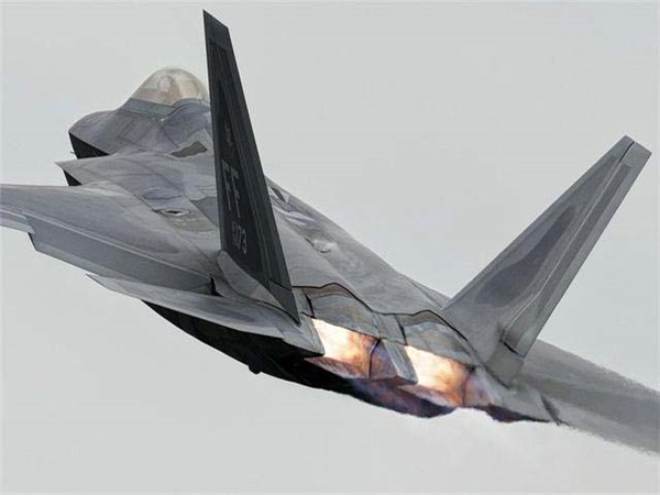 f-22矢量发动机 歼-20机身