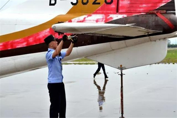 成功通航B-3829机组圆满完成临汾民航机场应急救援综合演练