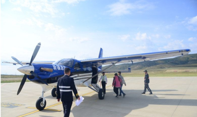 新疆通航在喀纳斯机场运输旅客