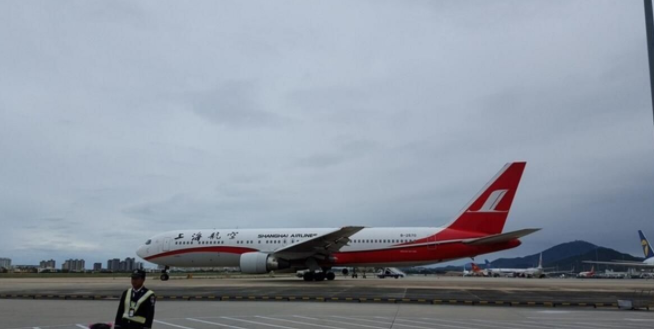 上海航空股份有限公司B-2570号BOEING 767-300型客机