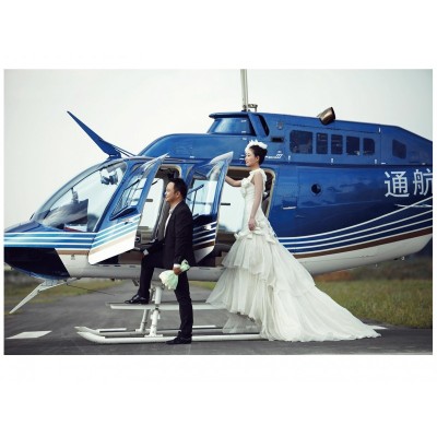 浪漫的直升飞机空中婚礼